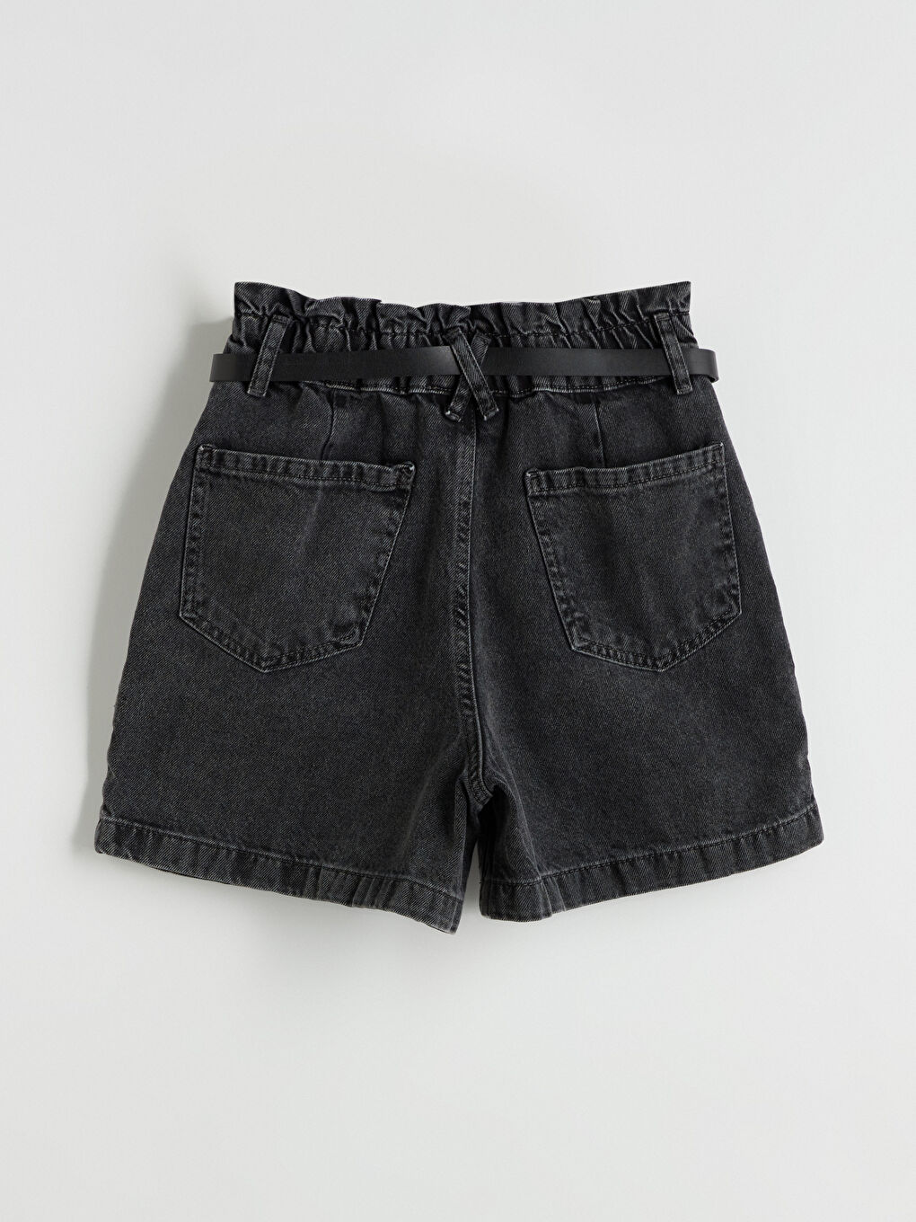 Gri Beli Kemerli Kadın Jean Şort-5