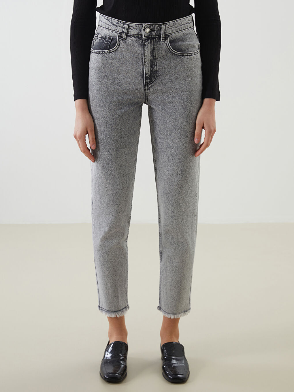 Gri Mom Fit Kadın Jean Pantolon-1