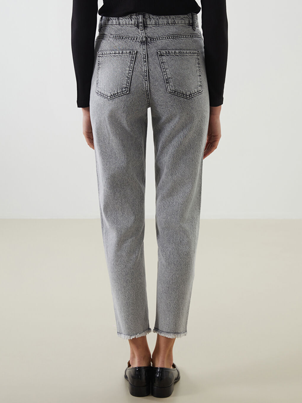 Gri Mom Fit Kadın Jean Pantolon-3