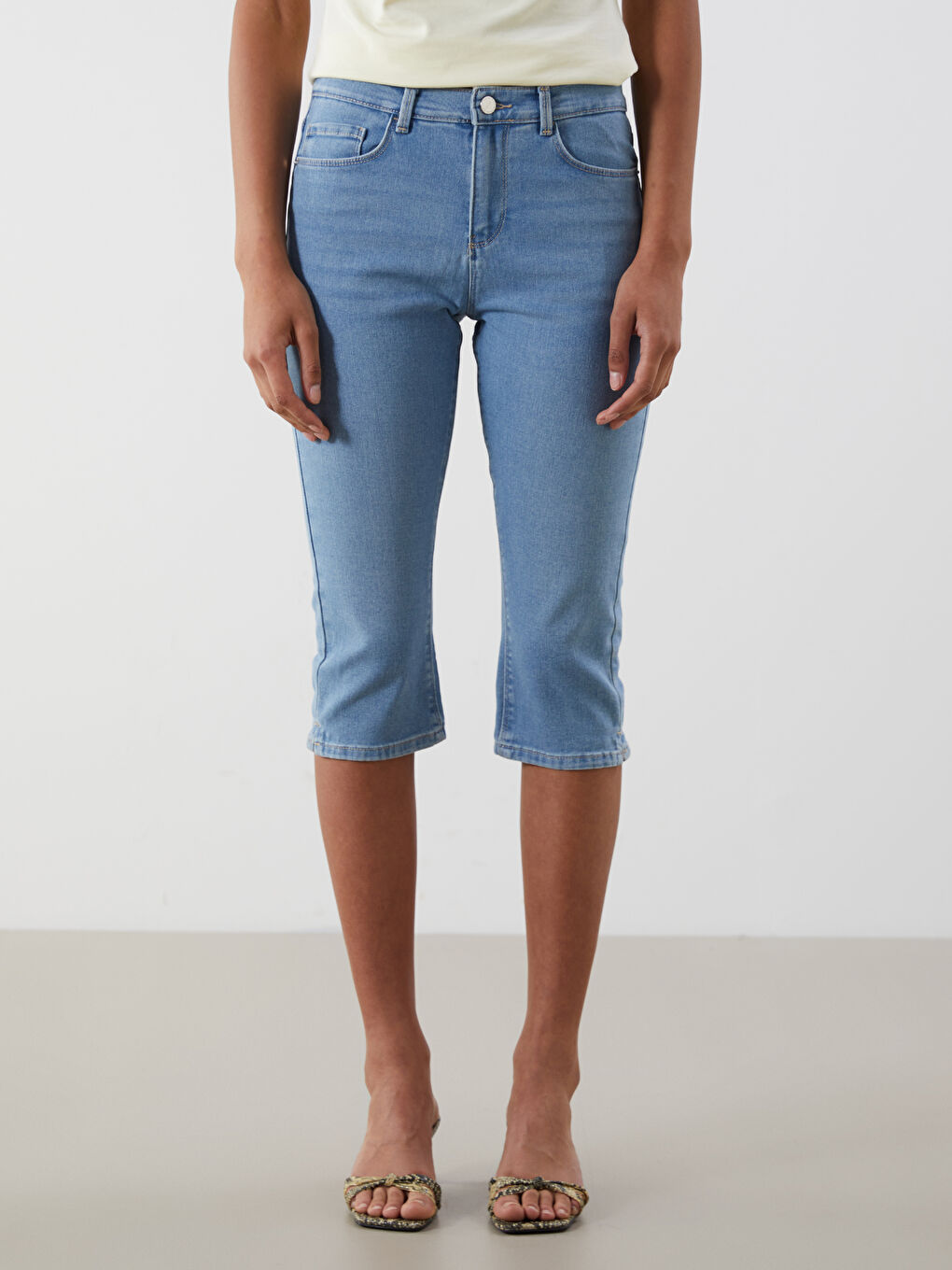 Slim Fit Women's Denim Capri -S5DN06Z8-311