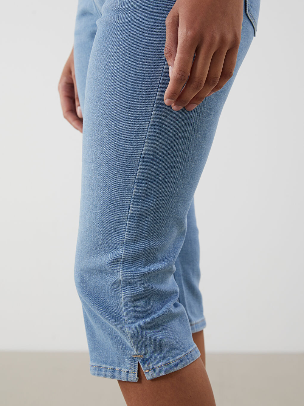 Slim Fit Women's Denim Capri -S5DN06Z8-311