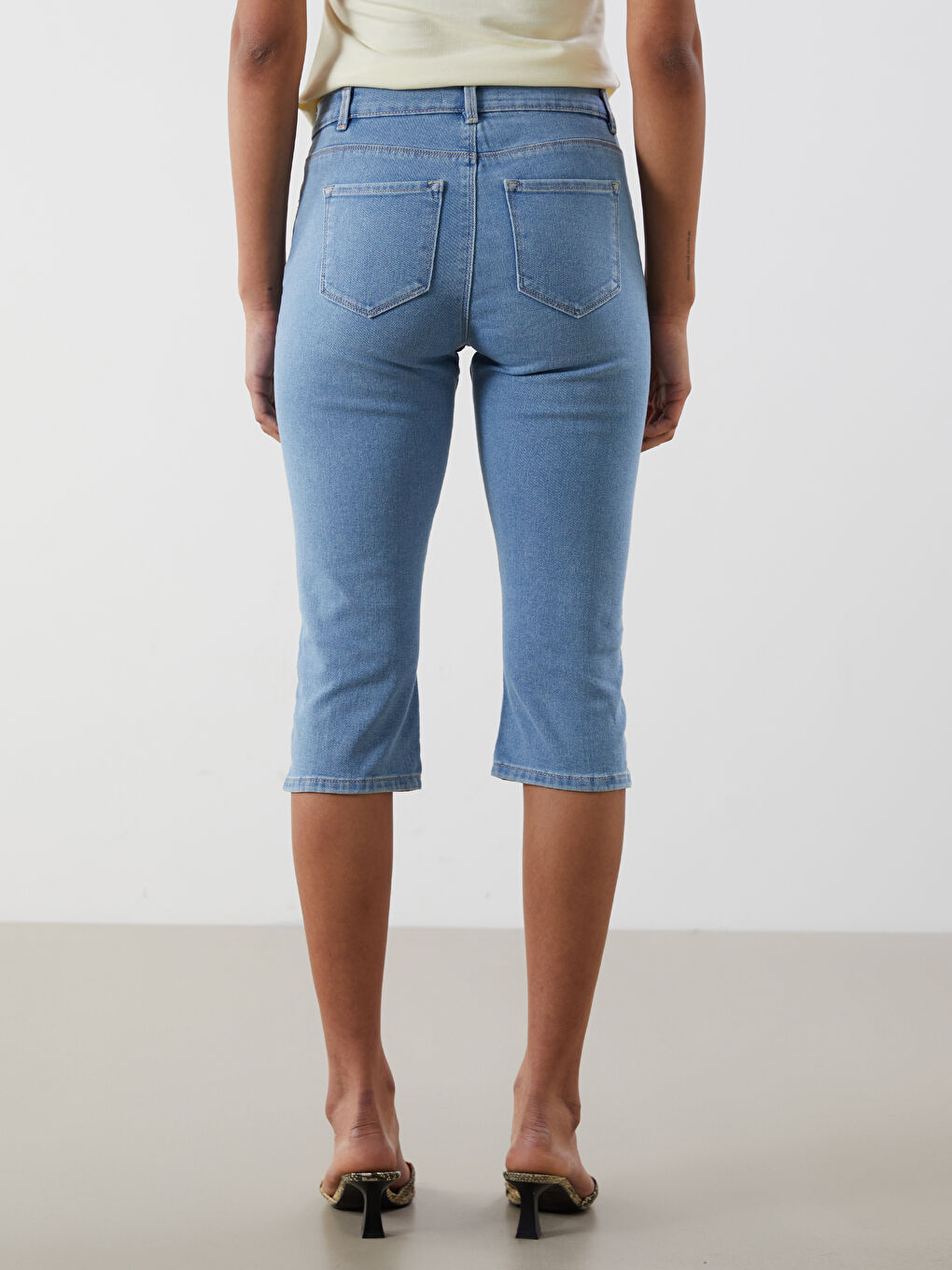 Slim Fit Women's Denim Capri -S5DN06Z8-311