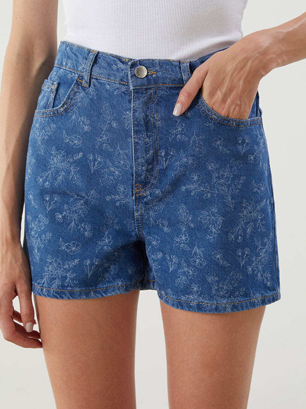 İndigo Standart Fit Çiçekli Kadın Jean Şort-2