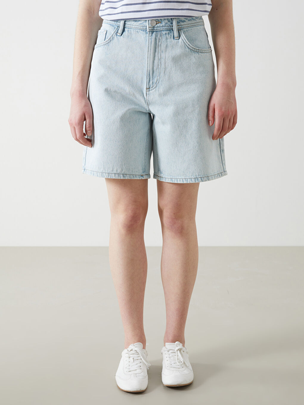 Regular Fit Women's Denim Shorts -S5DN25Z8-311