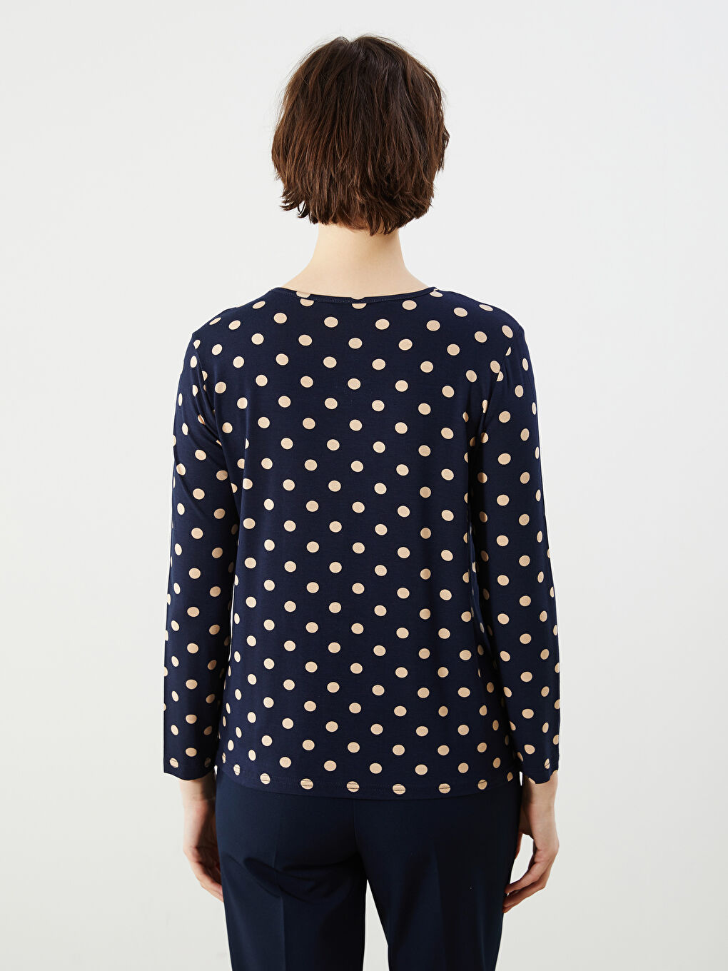 تي شيرت بولكا دوت بياقة دائرية للسيدات-3