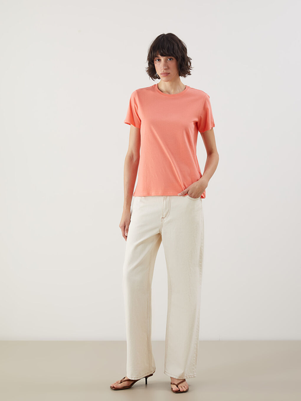 تي شيرت نسائي بياقة دائرية-1