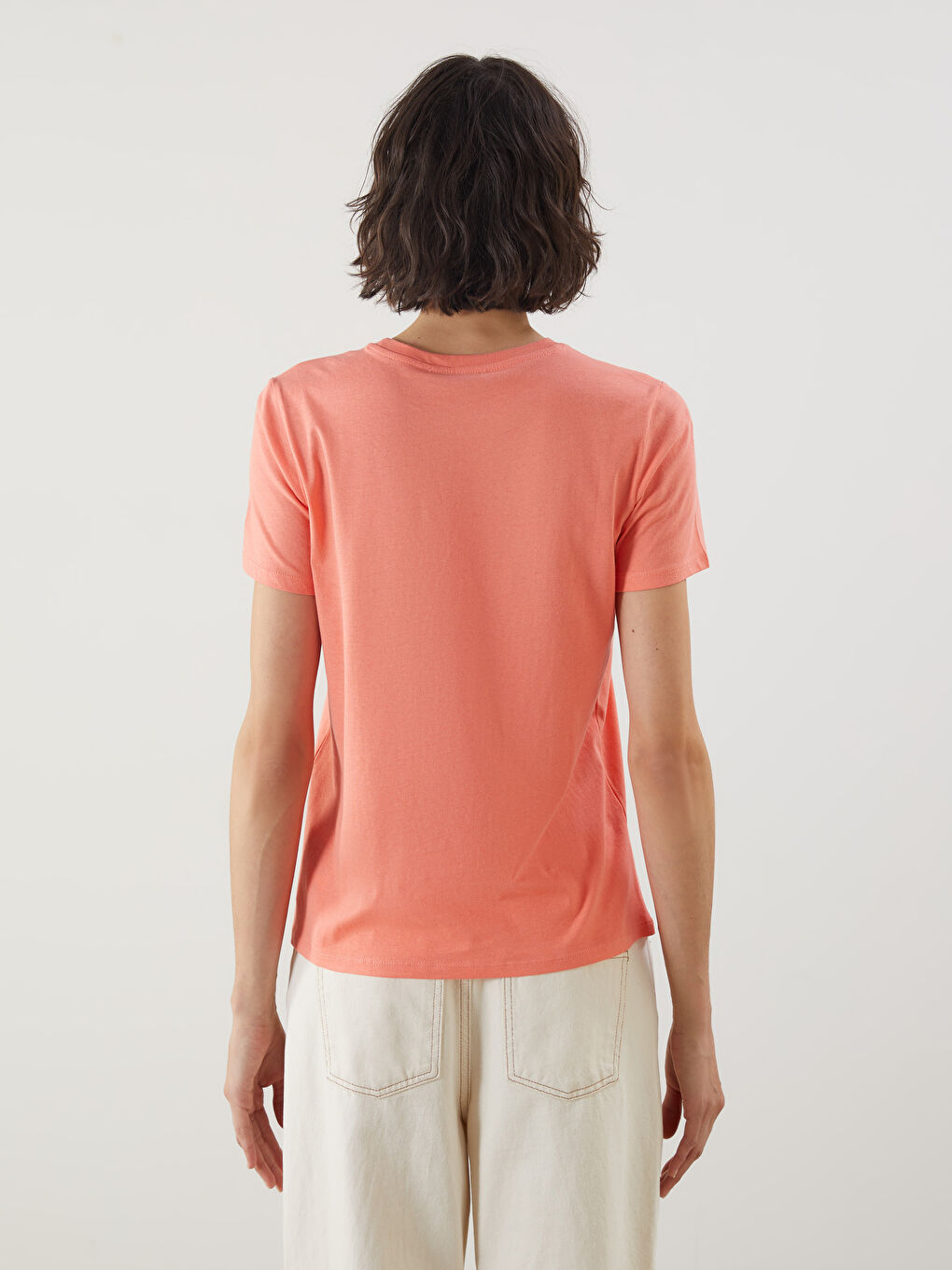 تي شيرت نسائي بياقة دائرية-3