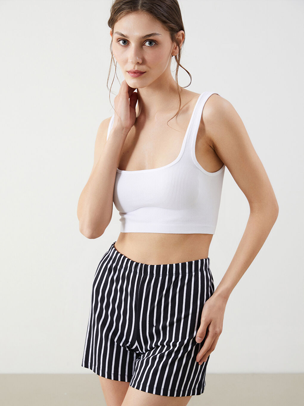 LCW Young Siyah Beli Lastikli Çizgili Kadın Şort Pijama Altı