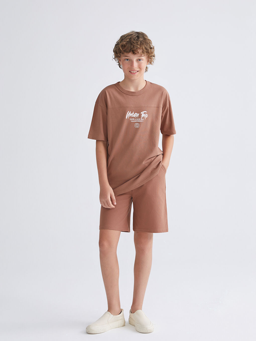 LCW Kids Crew Neck Boys' T-Shirt and Shorts -S5DS21Z4-H31