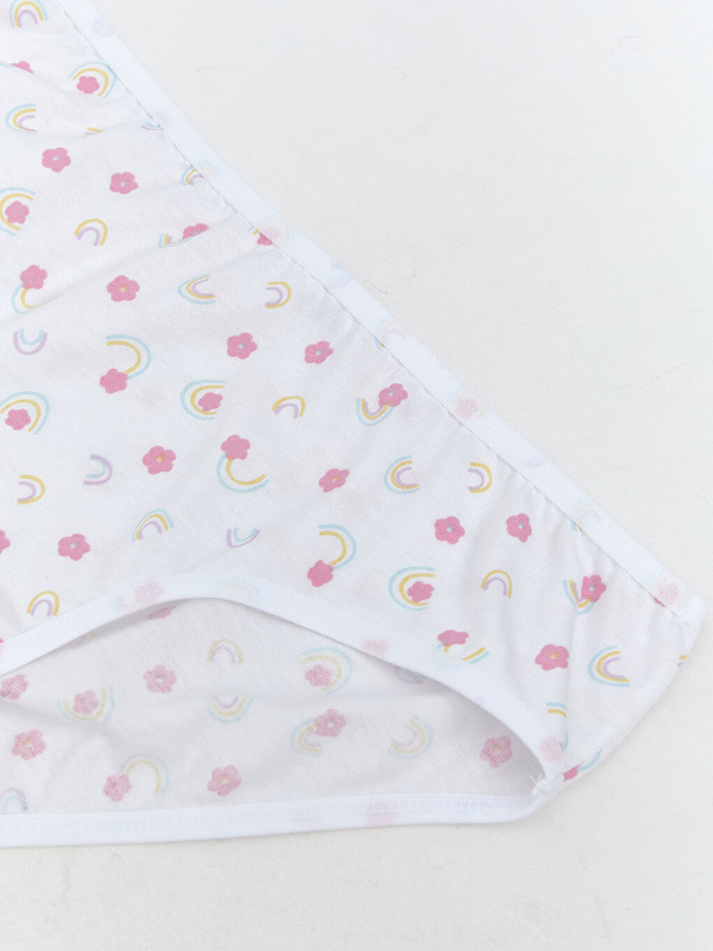 Beyaz Çiçekli Kız Çocuk Külot-1