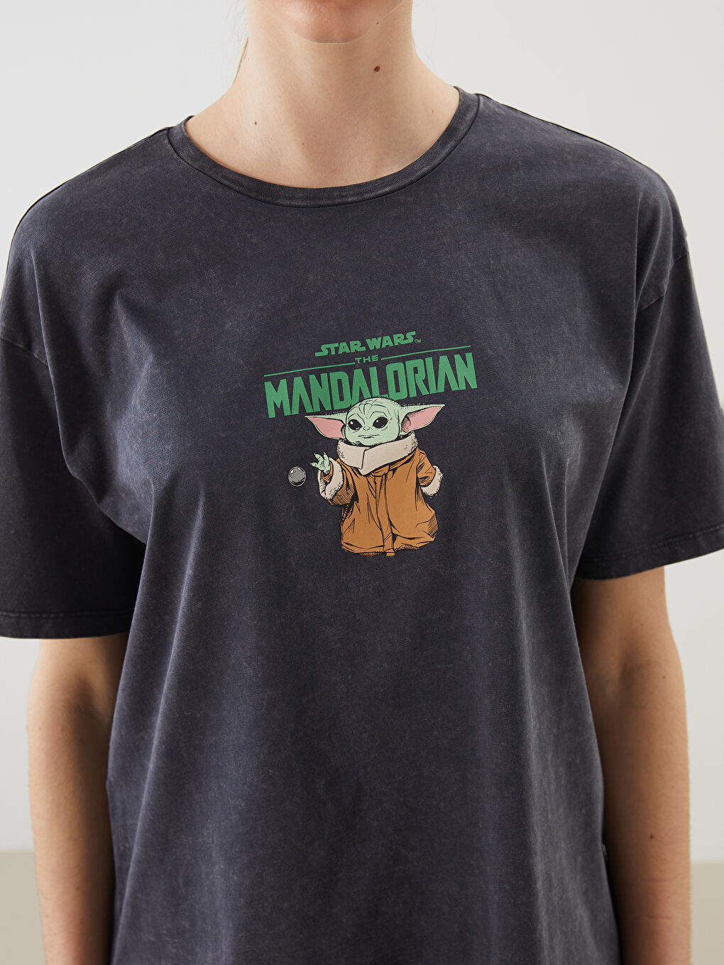Ženska majica okruglog izreza sa otiskom The Mandalorian -S5EA03Z8-RFL