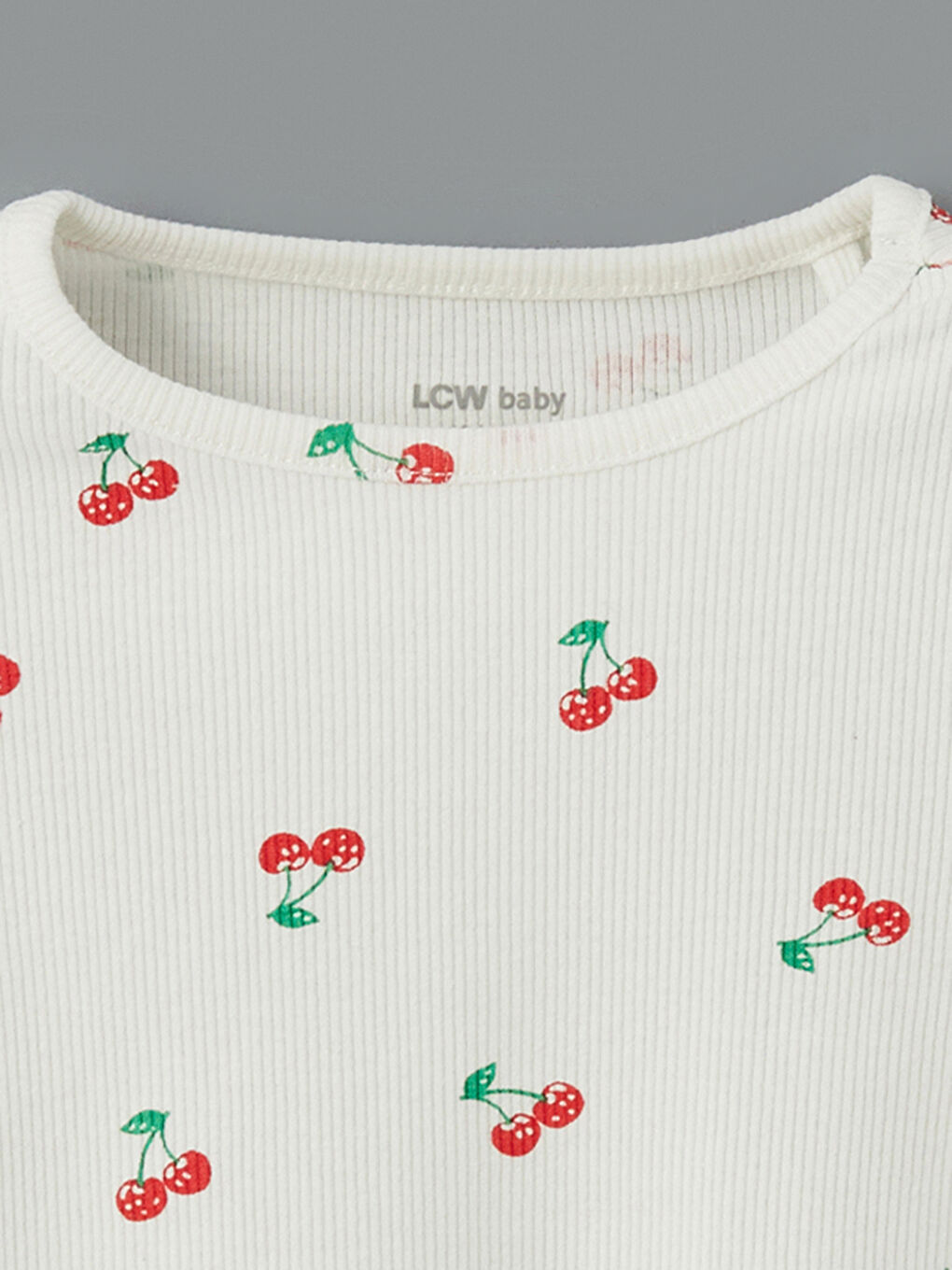 Ekru Bisiklet Yaka Kiraz Baskılı Kız Bebek Pijama Üstü-2