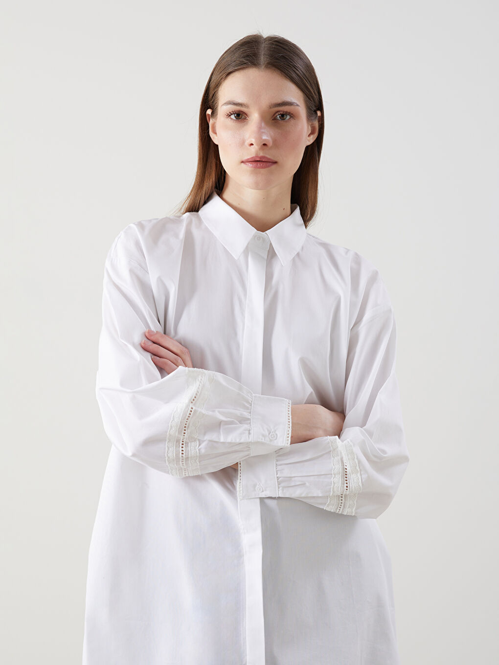 بلوزة طويلة نساء فضفاضة مزينة بالدانتيل