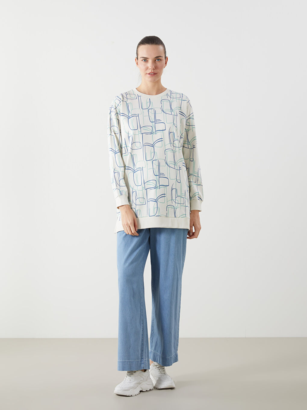 تونيك سويتشيرت واسع منقوش بياقة دائرية للسيدات-1