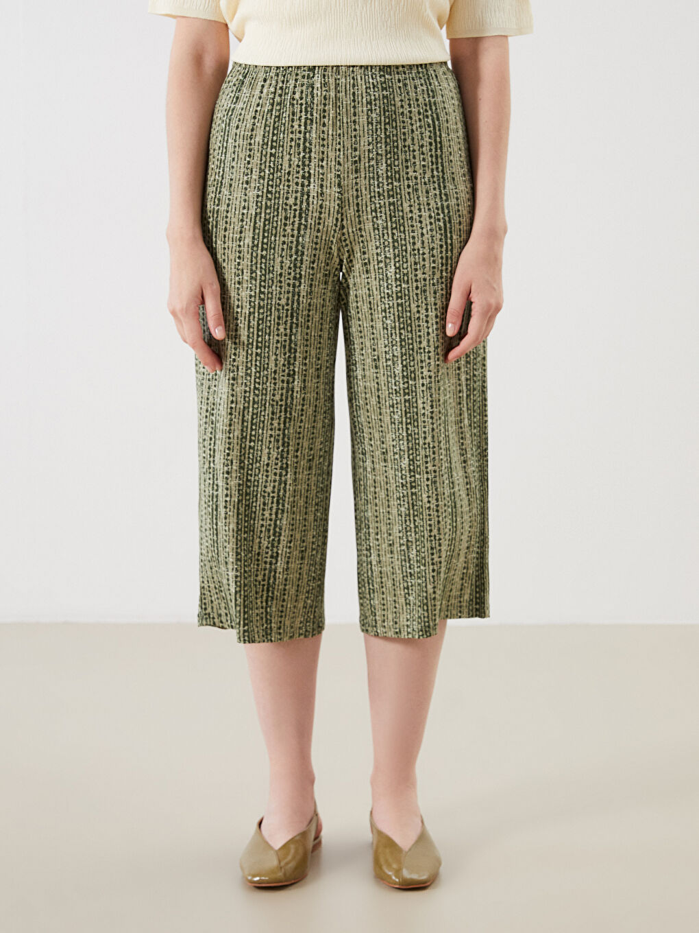 Patterned Women's Capri with Elastic Waist -S5ED77Z8-LRK