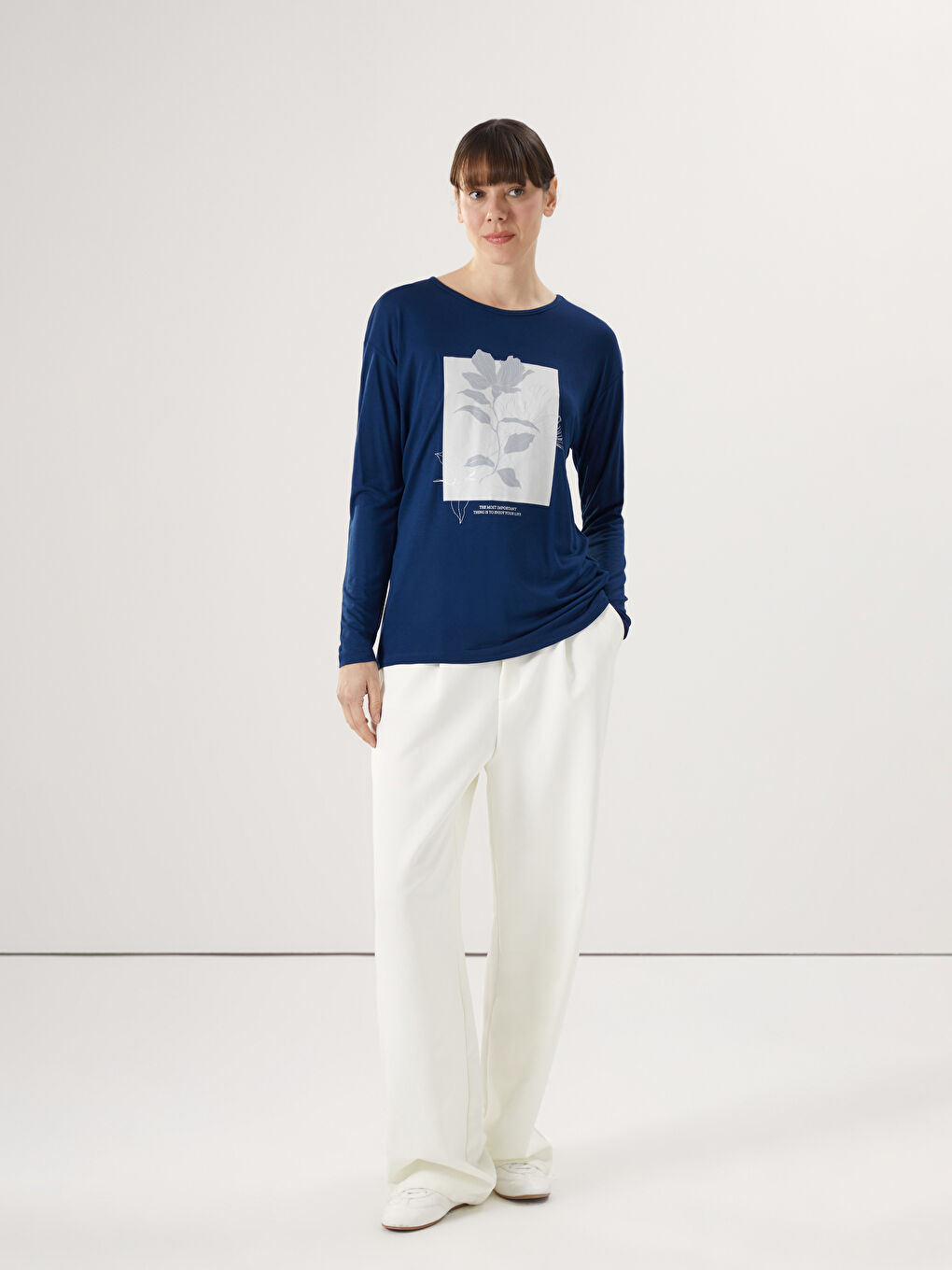 Lacivert Bisiklet Yaka Baskılı Kadın Tişört-1