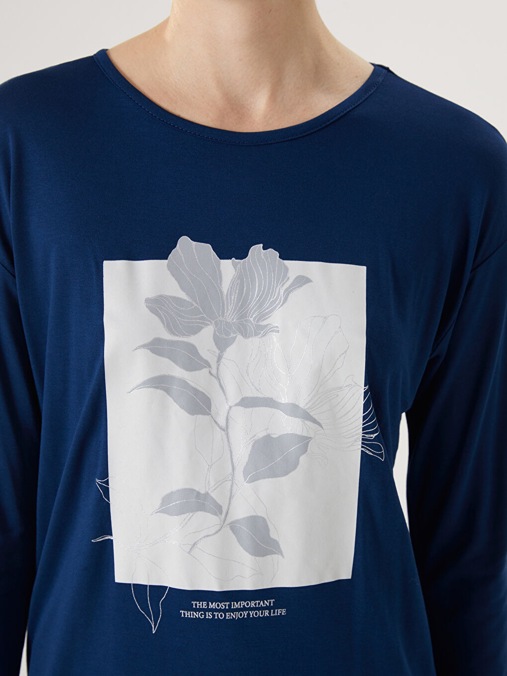 Lacivert Bisiklet Yaka Baskılı Kadın Tişört-2