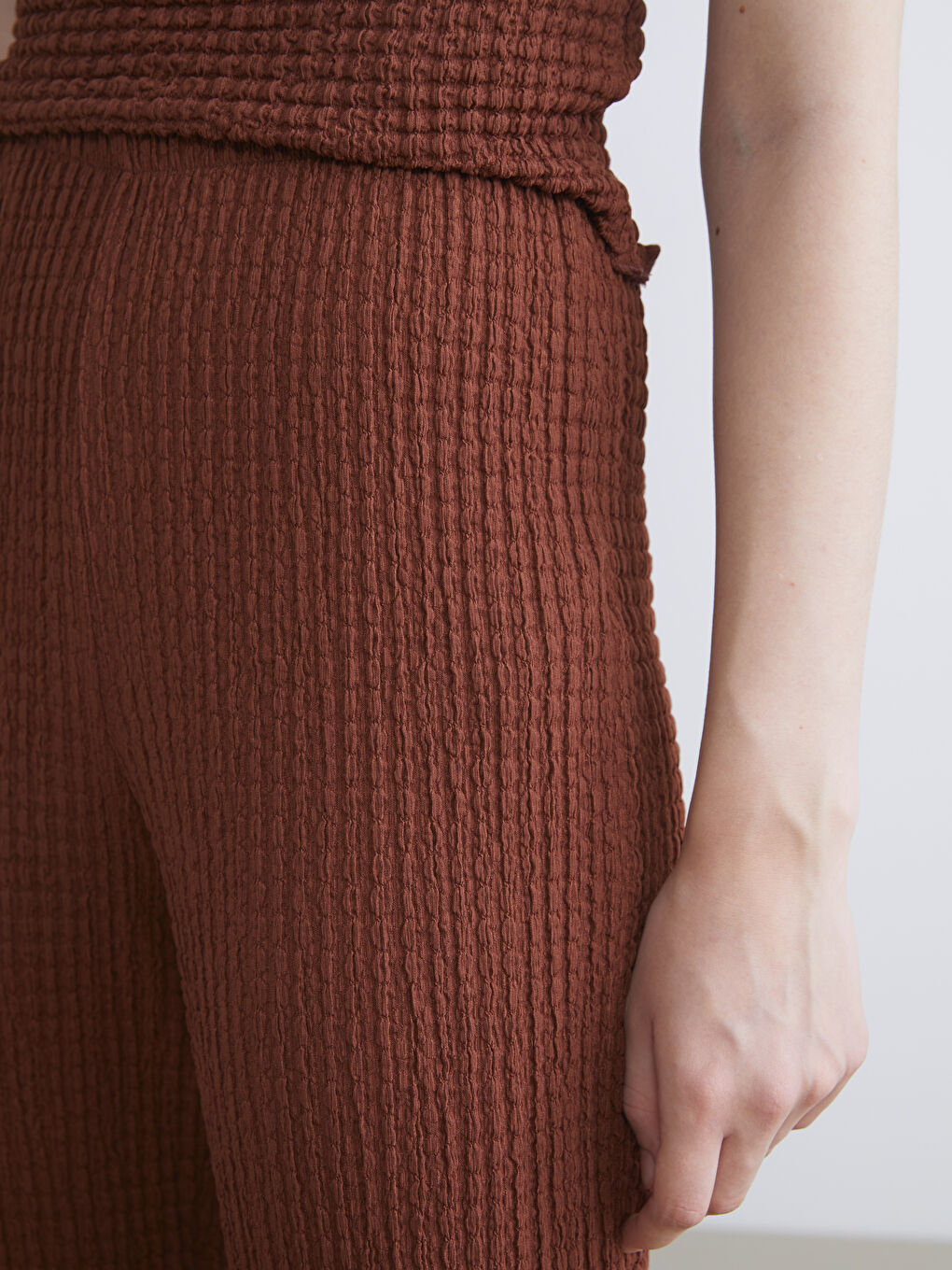 Kahverengi Beli Lastikli Dokulu Kadın Pantolon-6