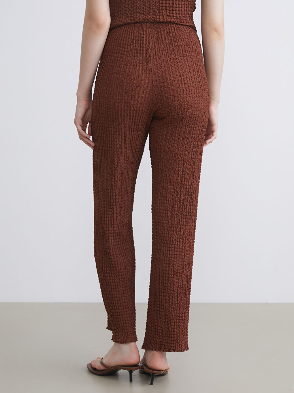 Kahverengi Beli Lastikli Dokulu Kadın Pantolon-9