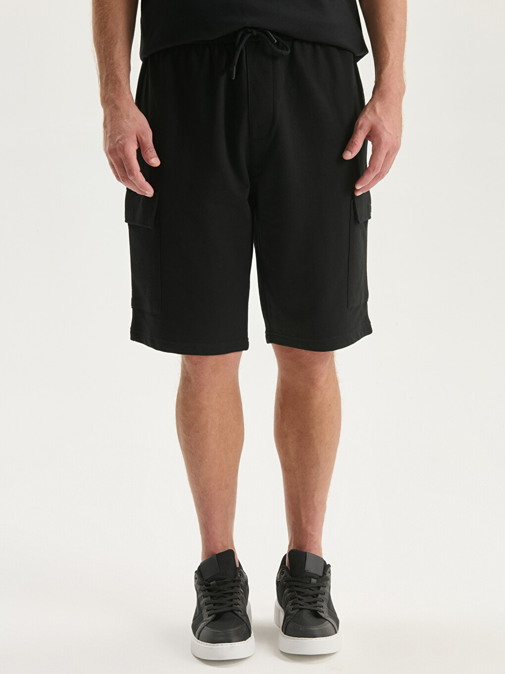 Siyah Slim Fit Erkek Kargo Şort-1