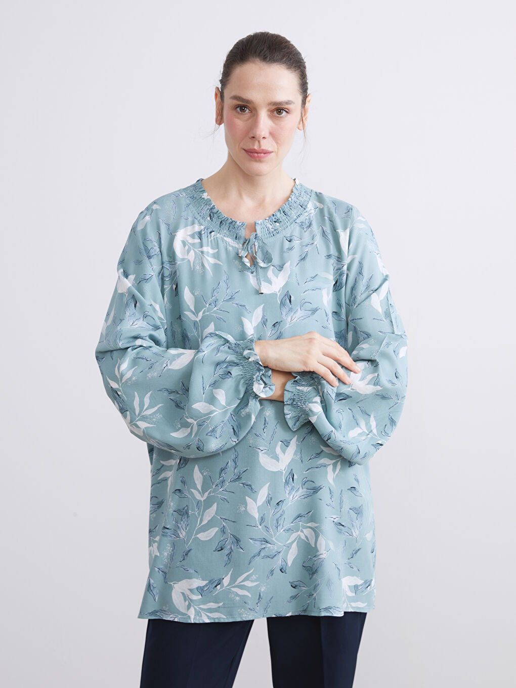 Blouse à Motifs avec Col Lavallière pour Femmes-1