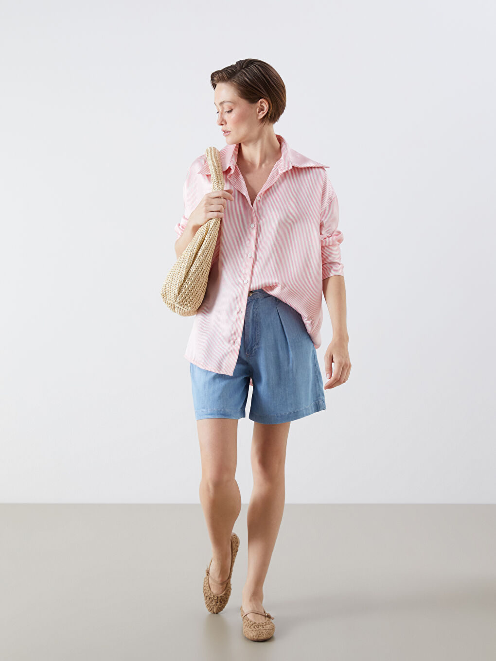 قميص ساتان مُخَطَّط للسيدات-1