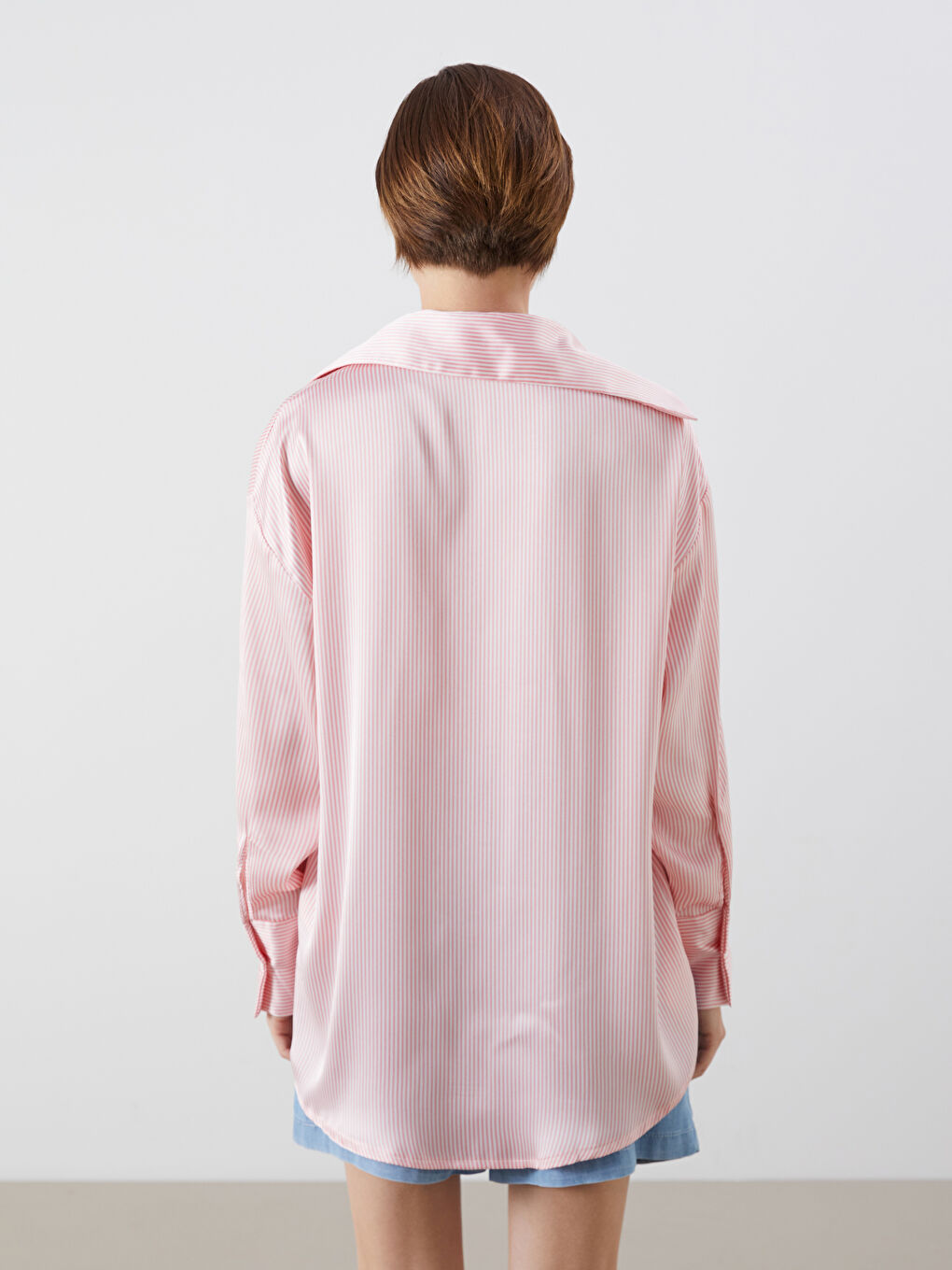 قميص ساتان مُخَطَّط للسيدات-3