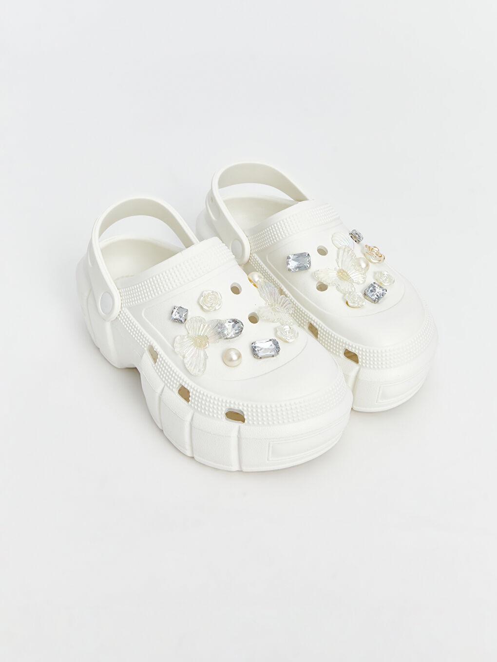 Әйелдерге арналған әшекеймен безендірілген жағажай сандалдары