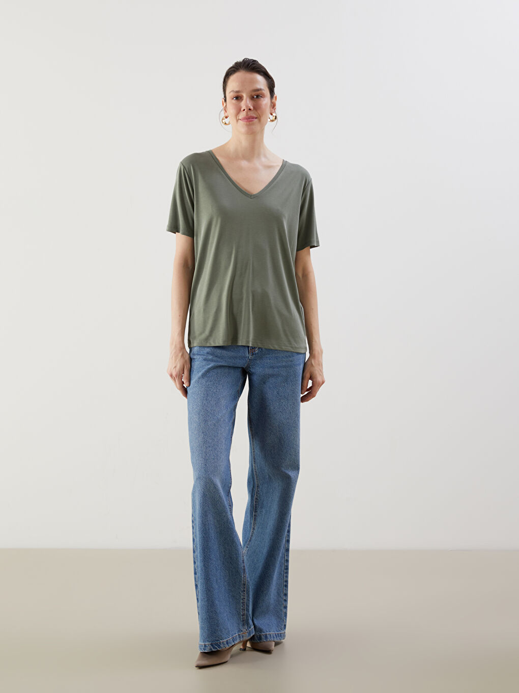 LCWAIKIKI Classic V Neck Women's T-Shirt -S5EM81Z8-GZA