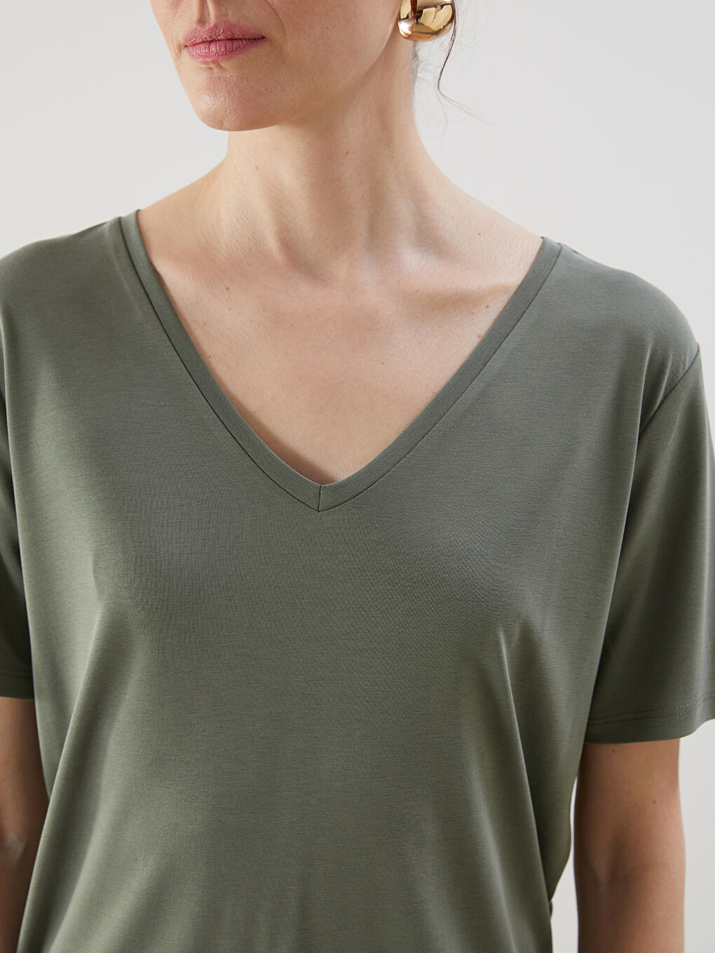 LCWAIKIKI Classic V Neck Women's T-Shirt -S5EM81Z8-GZA