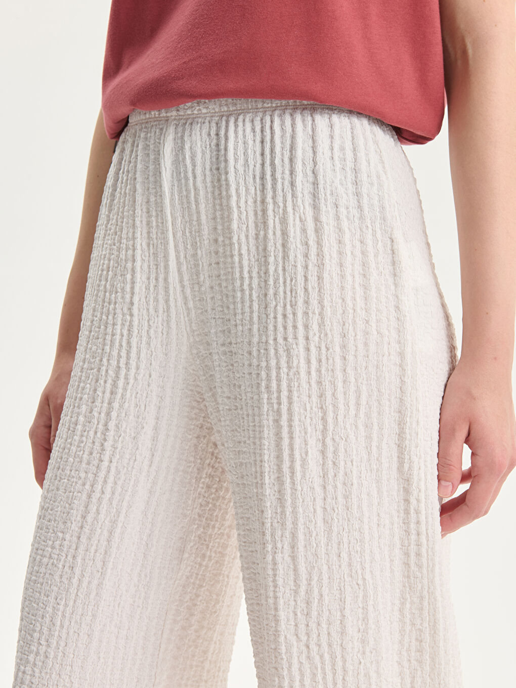 Ekru Beli Lastikli Dokulu Kadın Pantolon-2