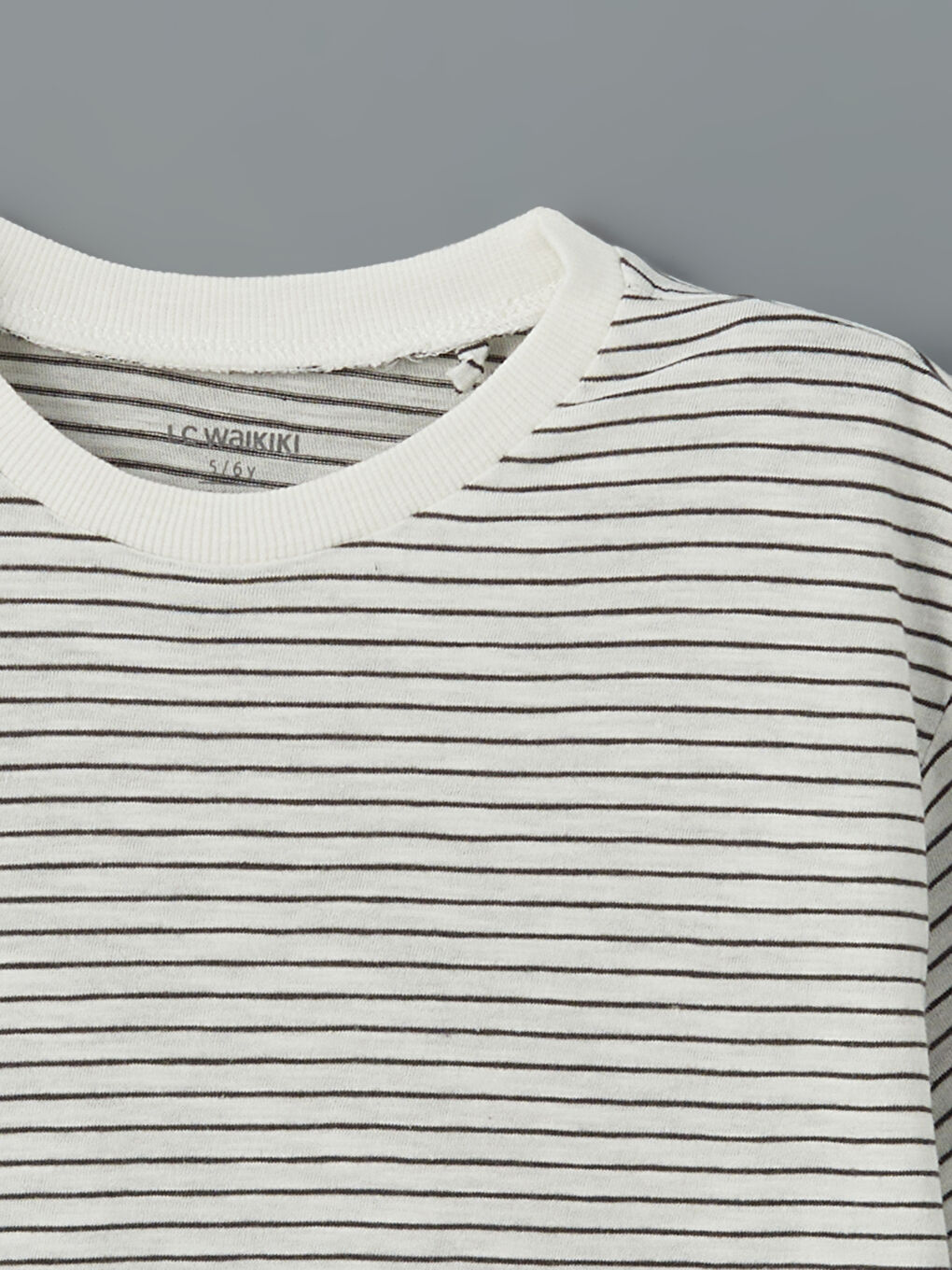 Ekru Bisiklet Yaka Çizgili Erkek Çocuk Tişört-1