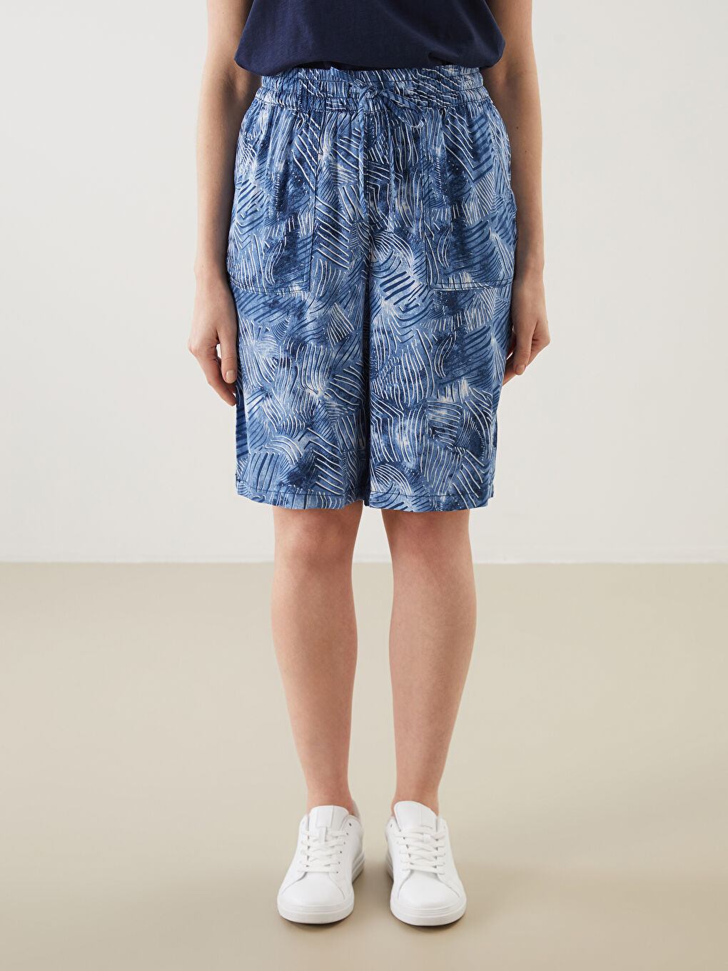 LCW Grace Elasticated Waist Patterned Women's Shorts -S5EO47Z8-LSJ