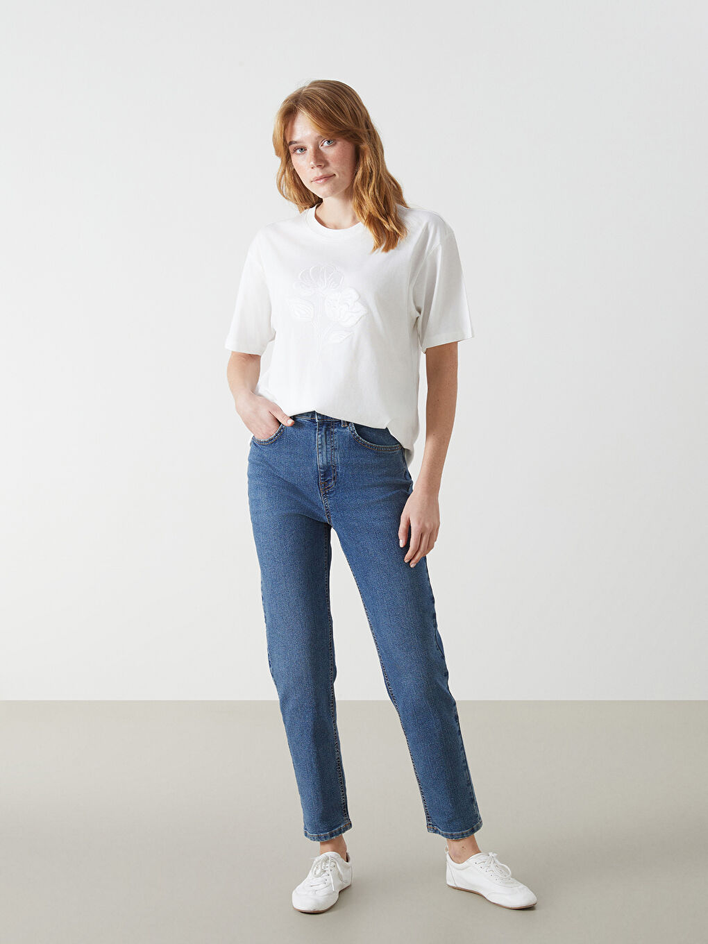 LCW Vision Ekru Bisiklet Yaka Çiçekli Oversize Kadın Tişört - 1