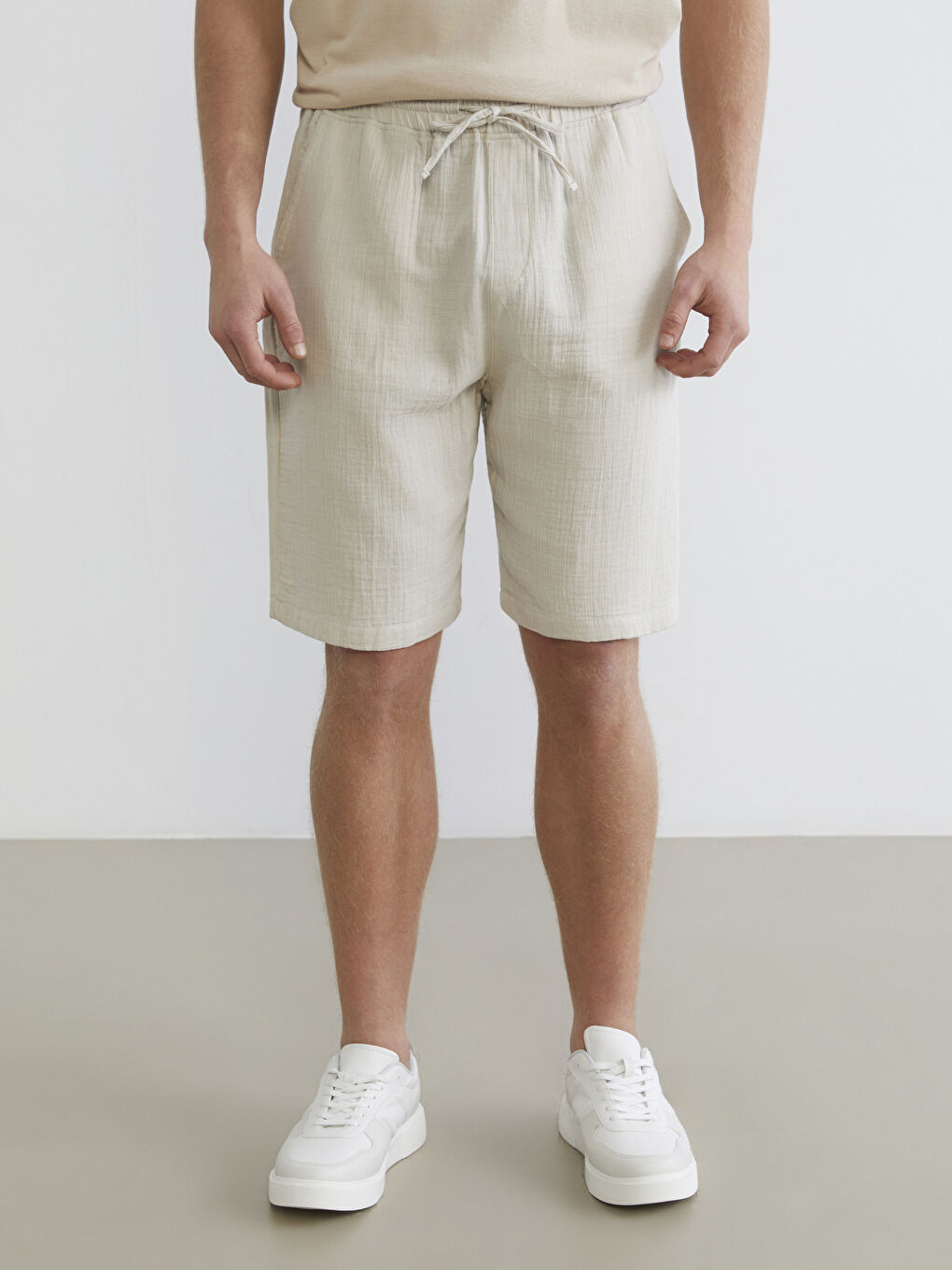 Gri Rahat Kalıp Erkek Müslin Şort-2