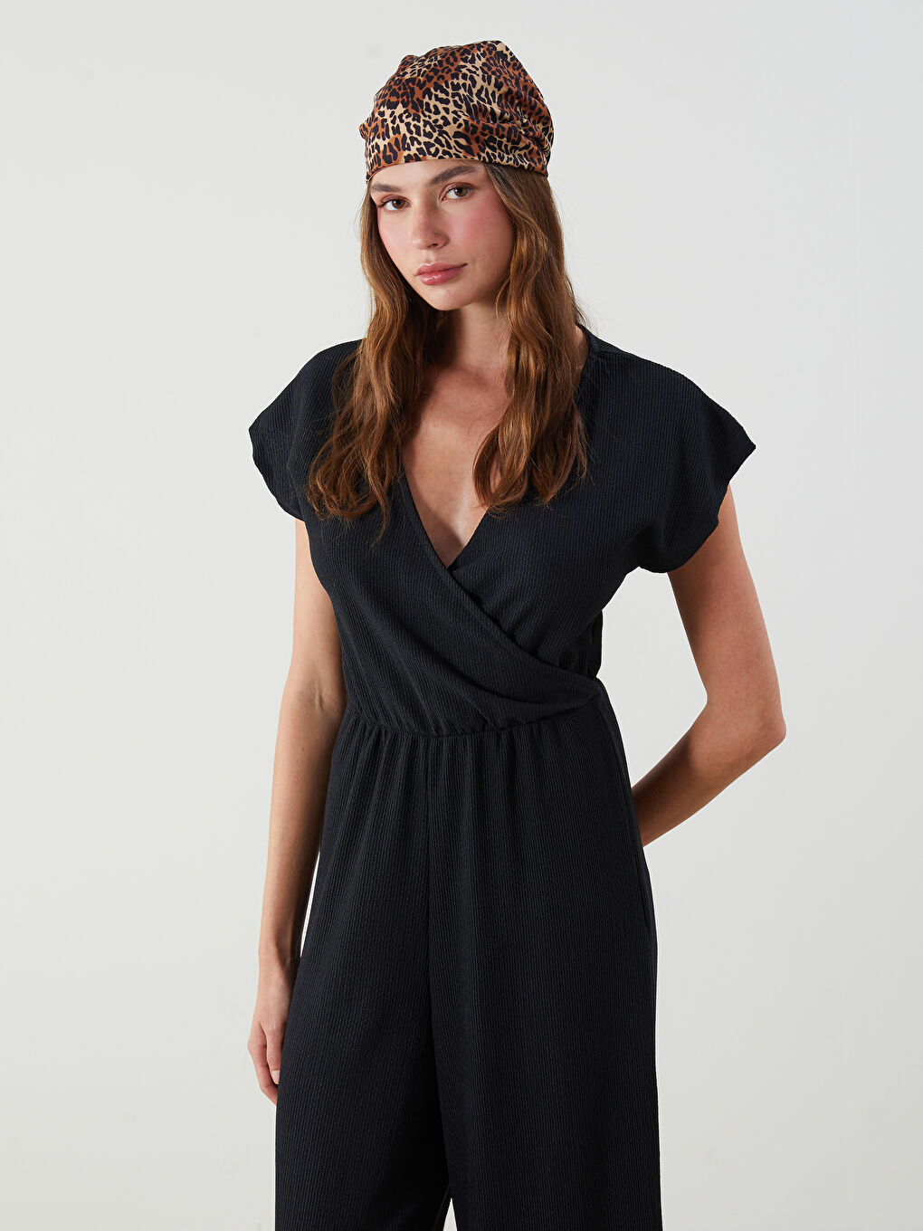 Kruvaze Yaka Dokulu Kadın Tulum