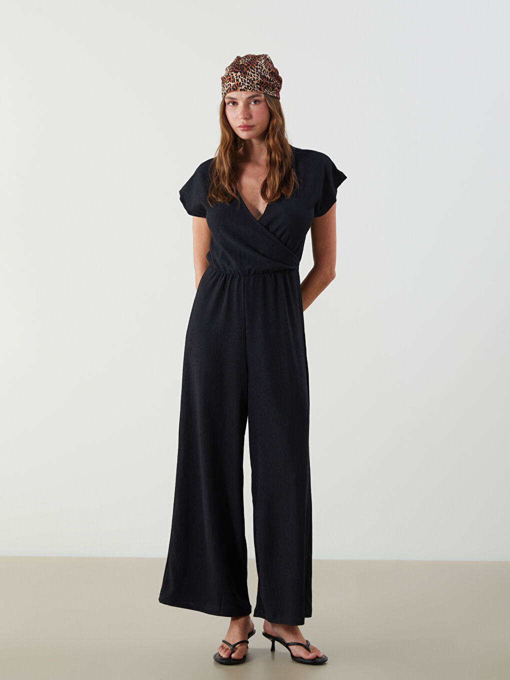 Kruvaze Yaka Dokulu Kadın Tulum-1