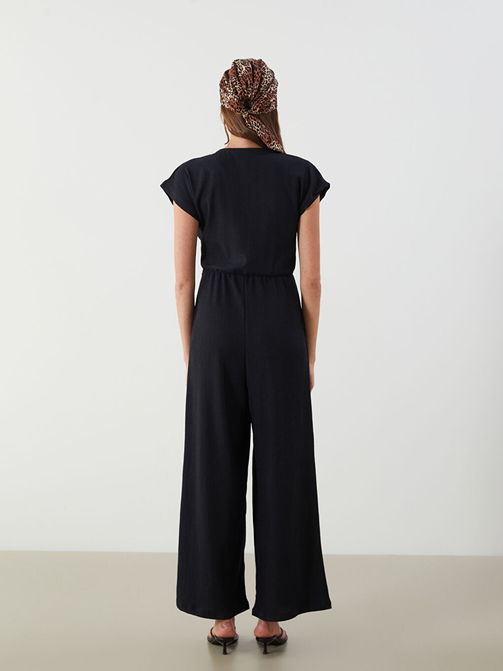 Kruvaze Yaka Dokulu Kadın Tulum-3