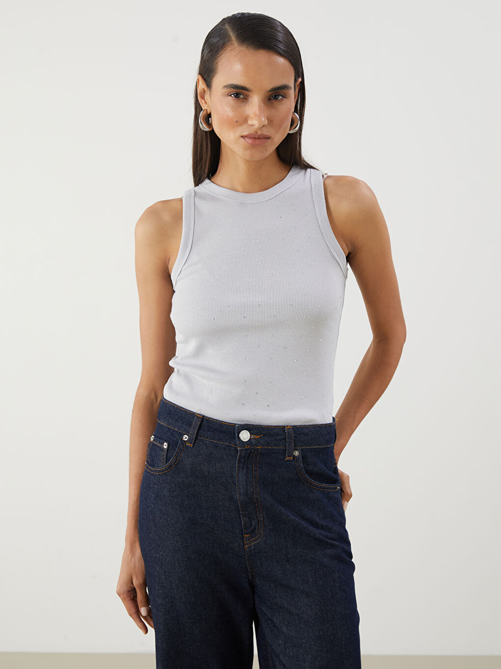 Gri Bisiklet Yaka Taşlı Kadın Atlet