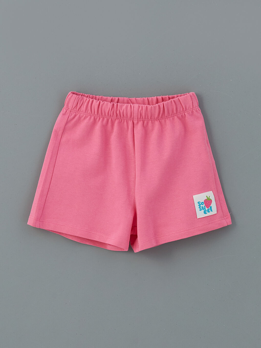 Pembe Kız Çocuk Etiket Baskılı Şort