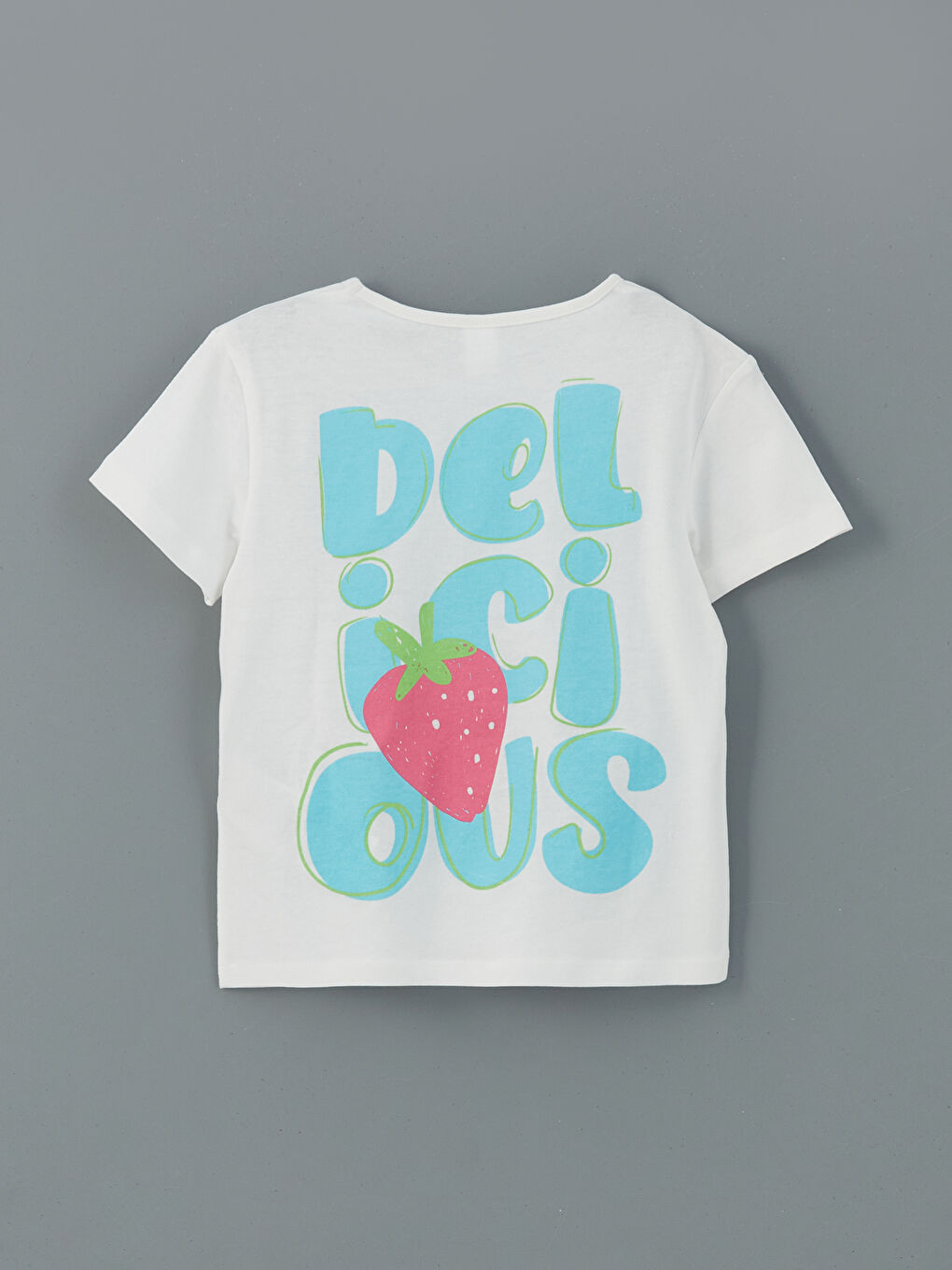 Beyaz Bisiklet Yaka Çilek Baskılı Kız Çocuk Tişört-3