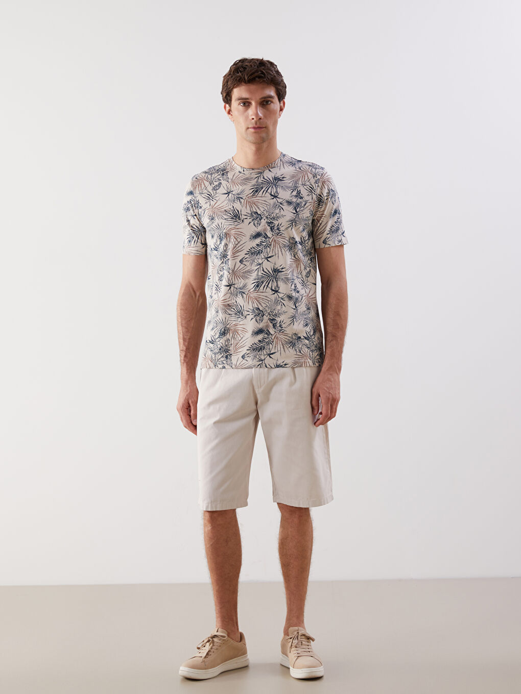 LCWAIKIKI Classic Crew Neck Patterned Men's T-Shirt -S5FA37Z8-LQB