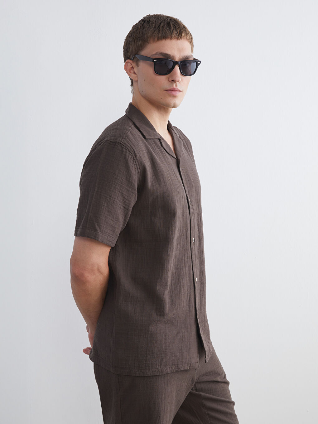 Kahverengi Standart Fit Kısa Kollu Erkek Gömlek-1