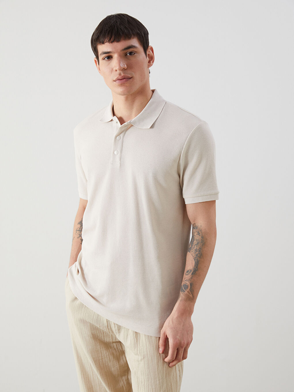 بنطلون رجالي مريح وواسع شوية بلمسة كتان