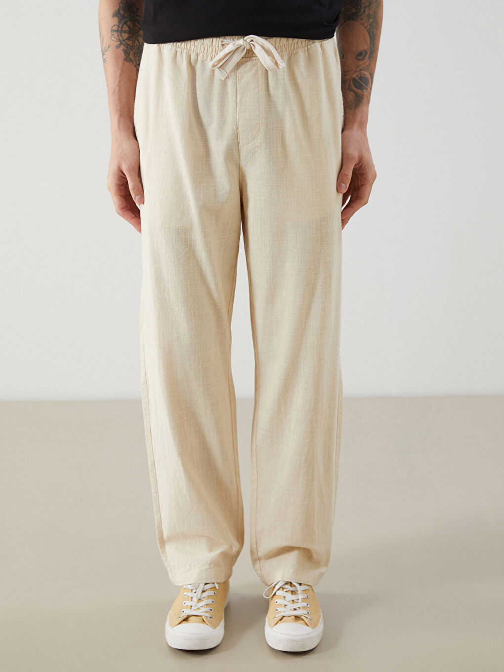 بنطلون رجالي مريح وواسع شوية بلمسة كتان-4