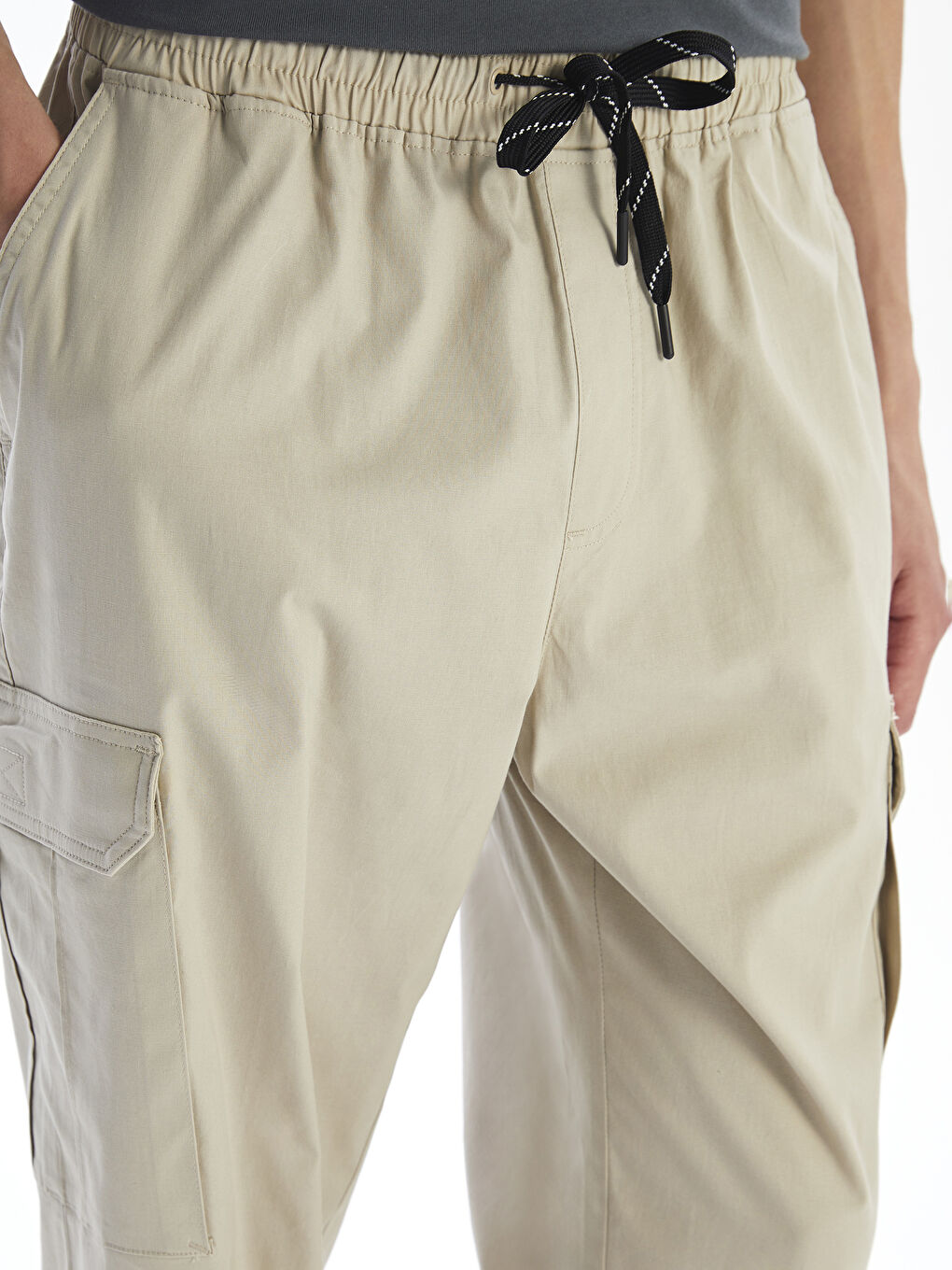 Standard Fit Men's Cargo Trousers-4