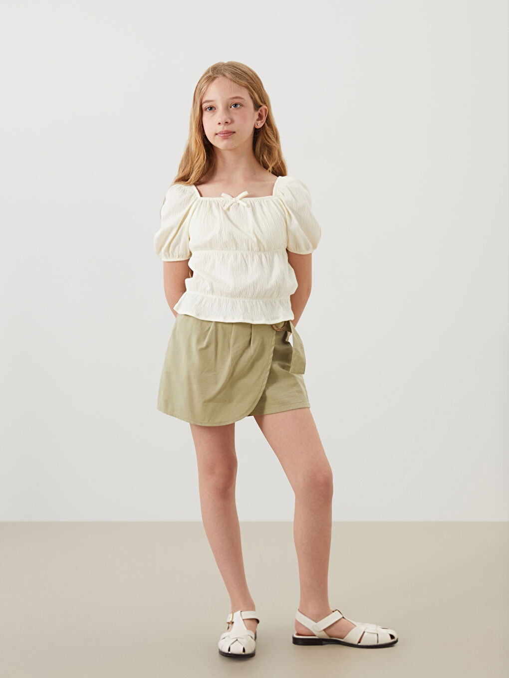 Ekru Kare Yaka Kız Çocuk Tişört-1