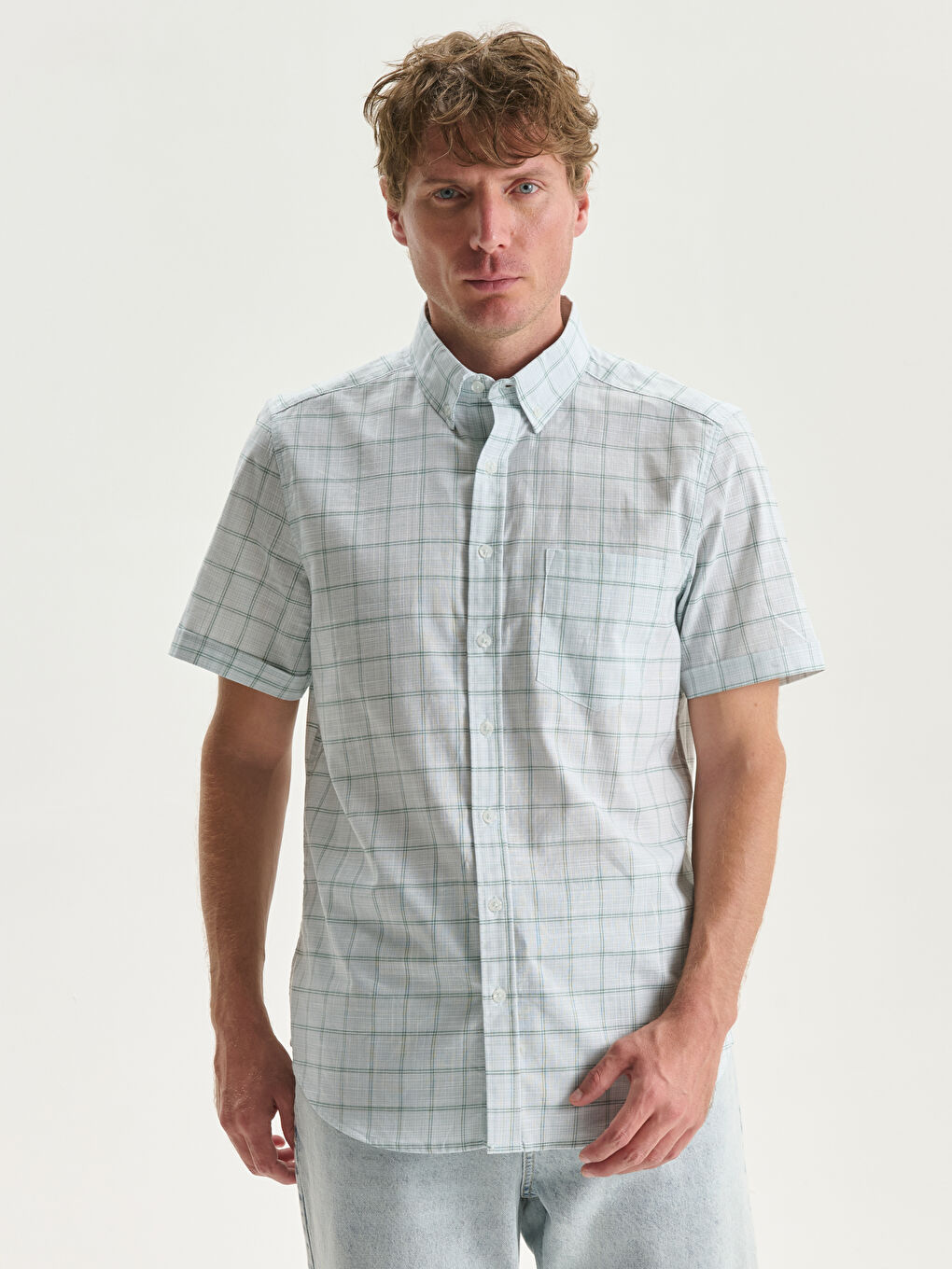 LCWAIKIKI Classic Standardni kroj Kratki rukav Karirani dezen Poplin Muška košulja -S5FF90Z8-LPK