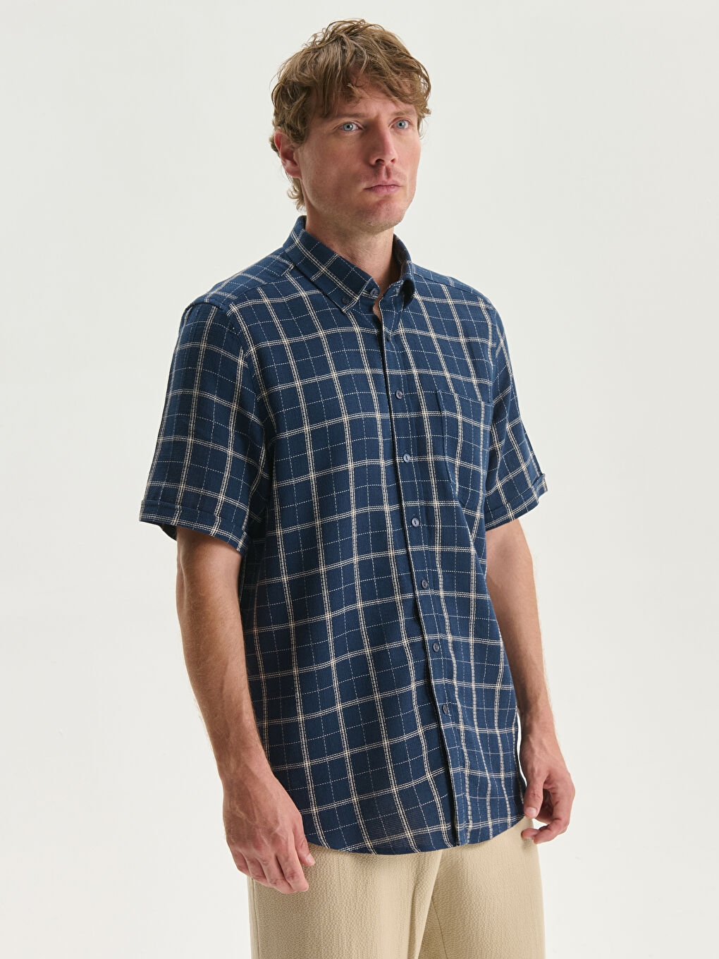 LCWAIKIKI Classic Standardni kroj Kratki rukav Karirani dezen Poplin Muška košulja -S5FF94Z8-LN6