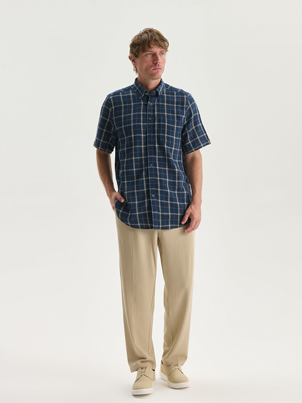 LCWAIKIKI Classic Standardni kroj Kratki rukav Karirani dezen Poplin Muška košulja -S5FF94Z8-LN6